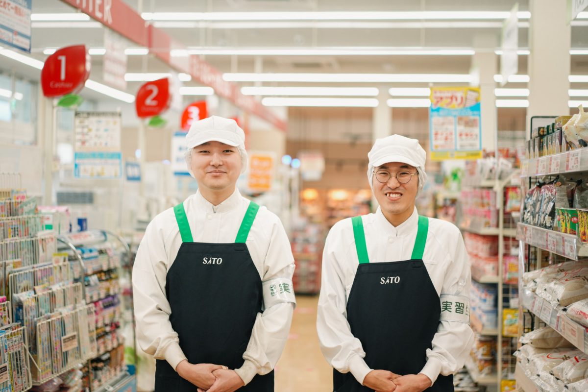 地元密着スーパーで働く、新入社員の素顔に密着!