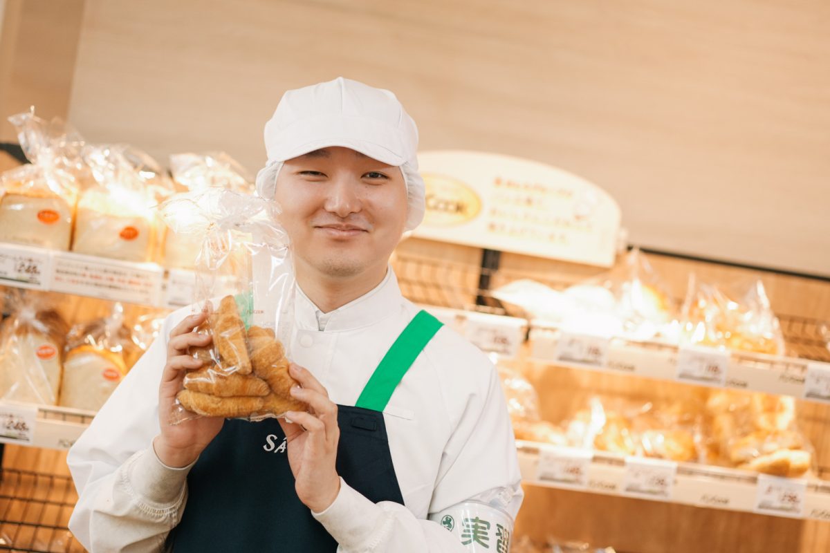 地元密着スーパーで働く、新入社員の素顔に密着!