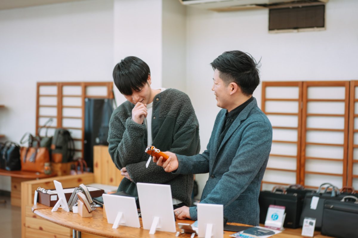 伝統×進化 ―”鞄のまち”豊岡で働く若手社員に密着!